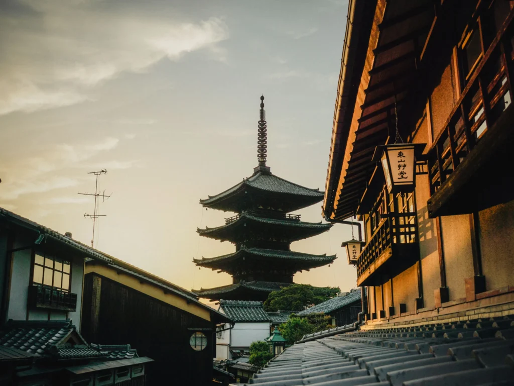 Rue animée d'Osaka et ses restaurants